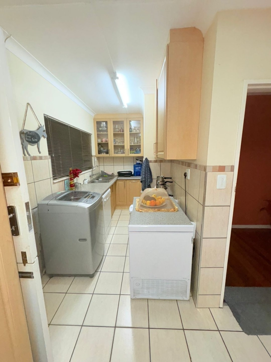 7 Bedroom Property for Sale in Sunnyridge Eastern Cape